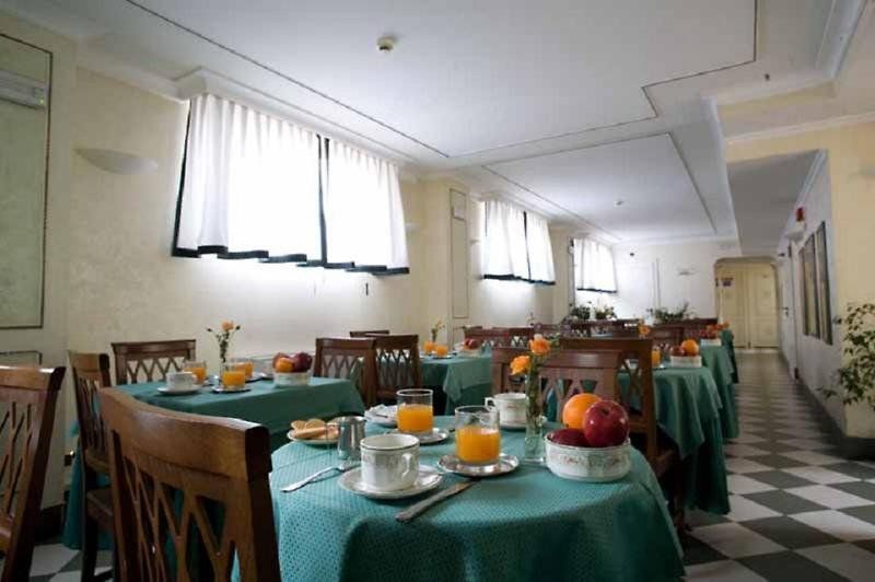Hotel Alessandrino Рим Ресторант снимка